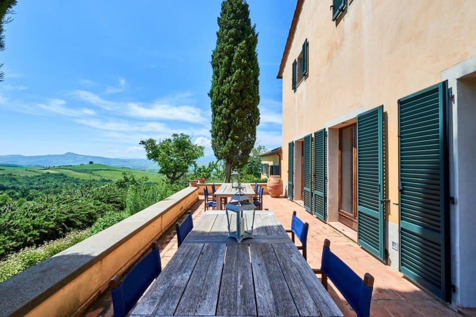 Villa Beltramonto by MMega Villa in Tuscany