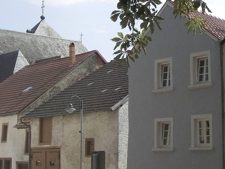 Die Nachbarschaft im historischen Ortskern.
The neighbourhood in the historical village center. 