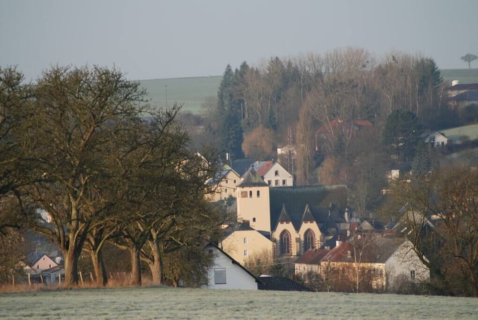 Unterwegs auf den Wiesen ums Dorf im Herbst
Hinking the measdows around the village in autumn