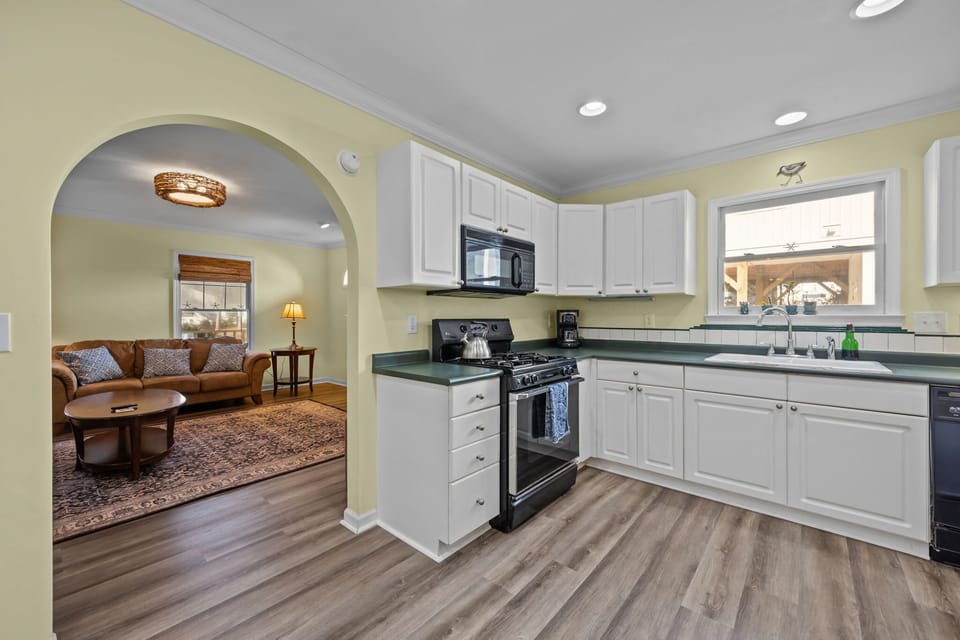 Fully Equipped Kitchen w/ Appliances, Cooking Utensils, Oven, Microwave, Stove, Sink, and Much More