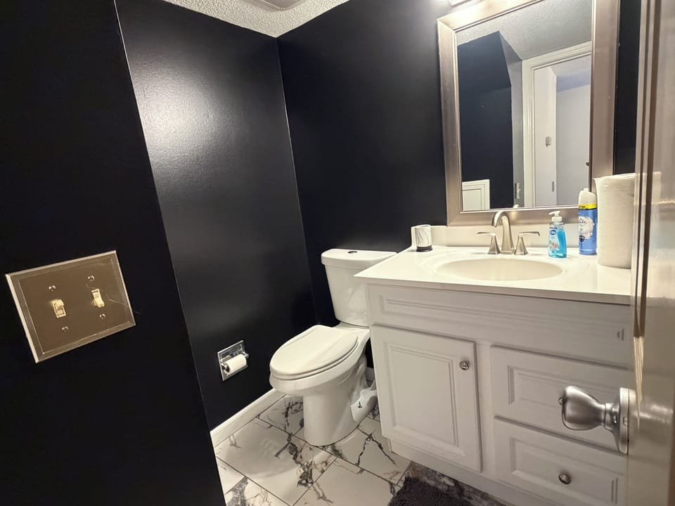 1/2 Bathroom
