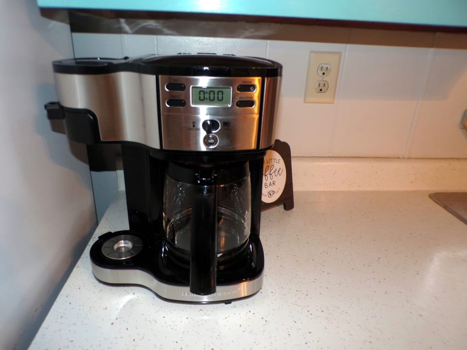 Coffee Maker with single cup or pot brew options.