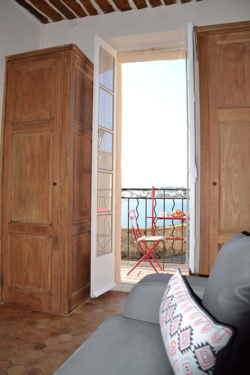 Salon avec vue sur la mer