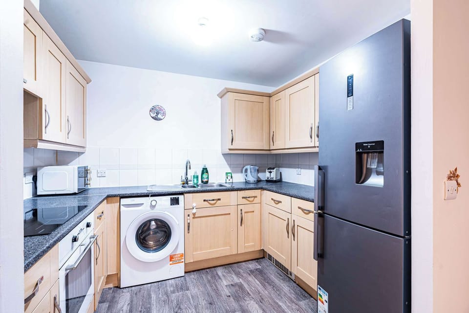 Cook proper meals, prep lunches for site, or start the morning with coffee in a fully equipped kitchen built for real living, not just short stays.