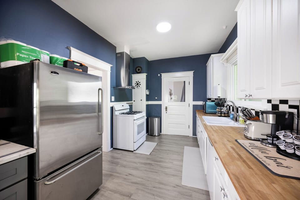Fully equipped kitchen with everything you need for home-cooked family meals.