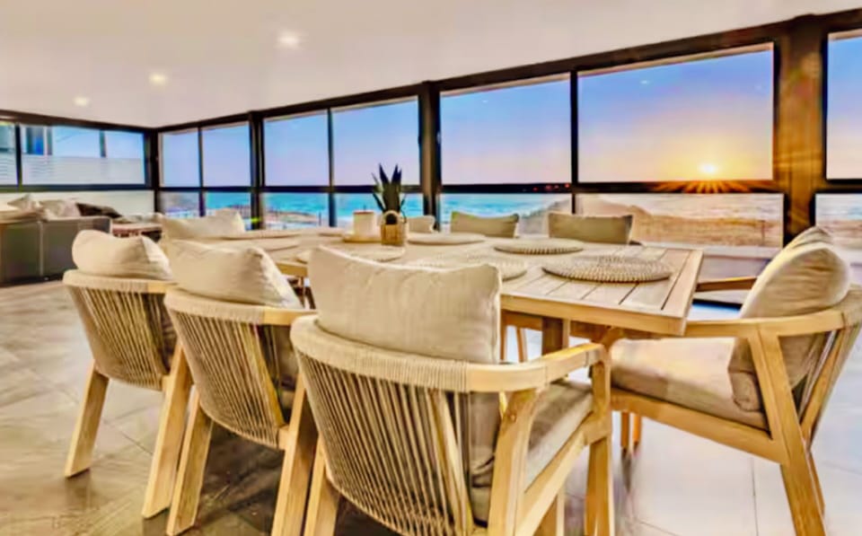 Bright and welcoming dining area, perfect for family meals and gatherings.