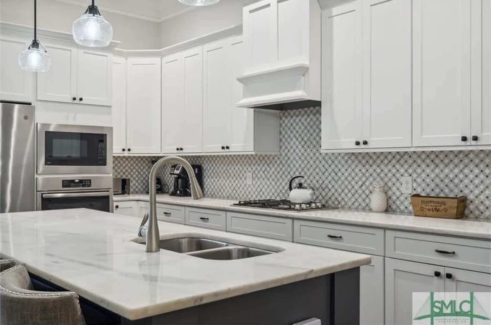 Our granite counter top give a sleek and clean look for a comfortable stay. 