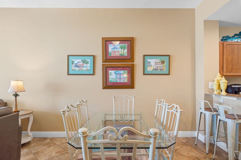 Dining Table - extra seating at Kitchen counter