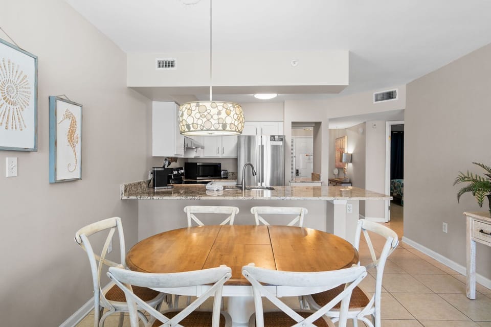 Dining Area - seats 6