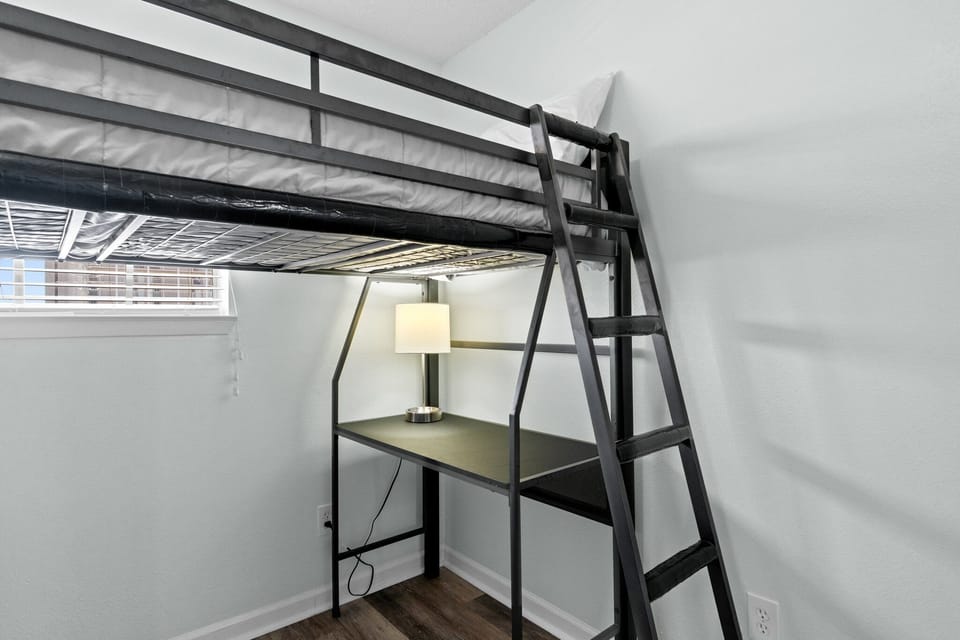 2nd Bedroom - 2 Twin beds over Full Bed bunk set-up with a desk - Linens Provided