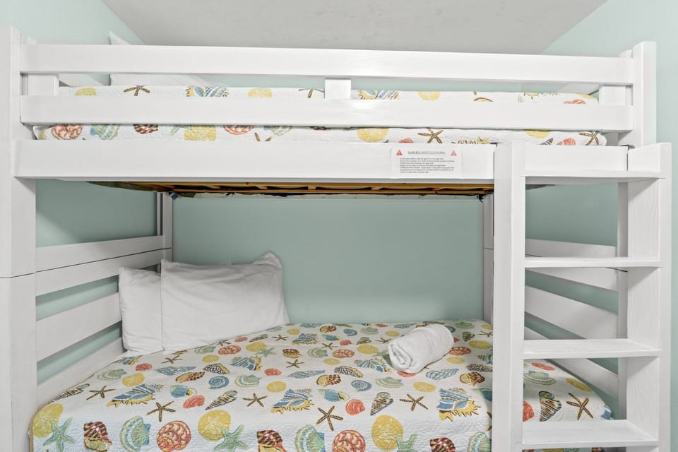 Hallway Twin Bunk Beds - Linens Provided
