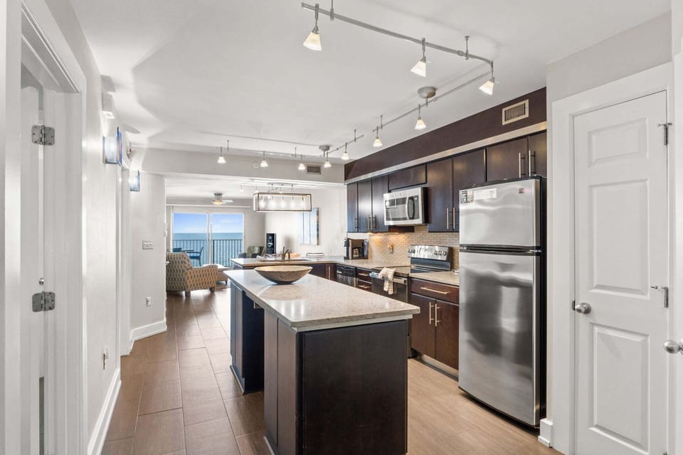 Spacious countertop space, perfect for preparing meals or snacks