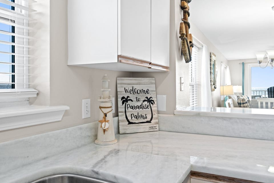Enjoy a warm welcome with the cozy and functional kitchen, ideal for vacation meals