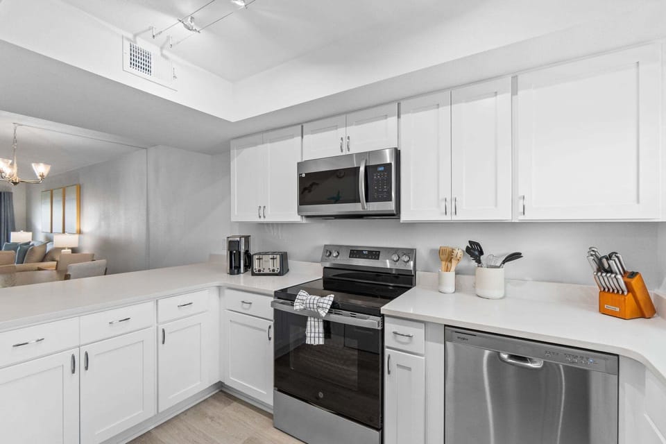 Fully Remodeled Kitchen w/new appliances