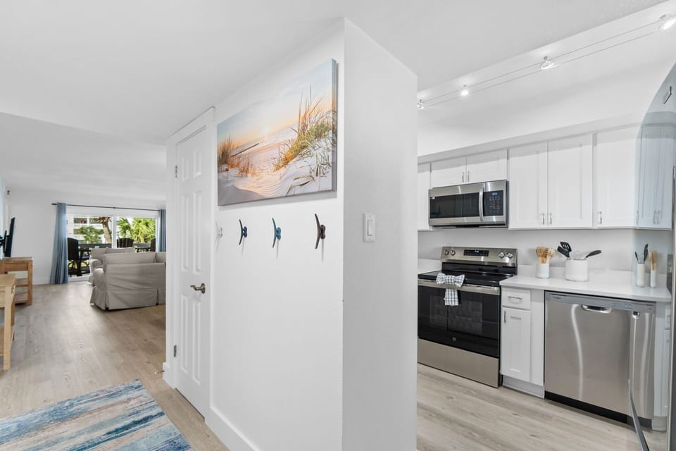 Fully Remodeled Kitchen w/new appliances