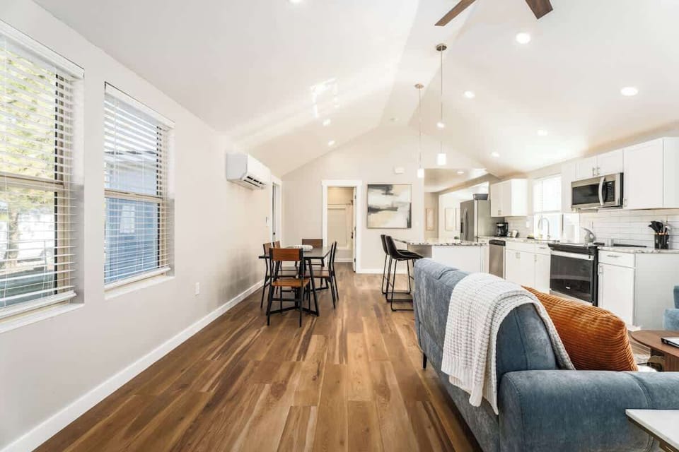 #StayInMyDistrict #BookDirect