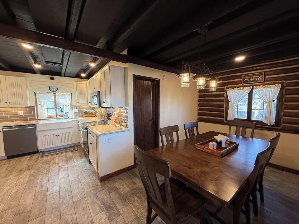 Dining for 6 in the heart of the big cabin