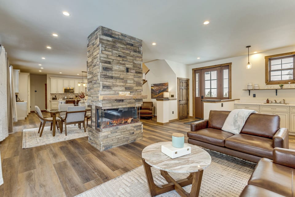 Grand Lake Vacation Rental | 3BR | 3BA | 3,080 Sq Ft