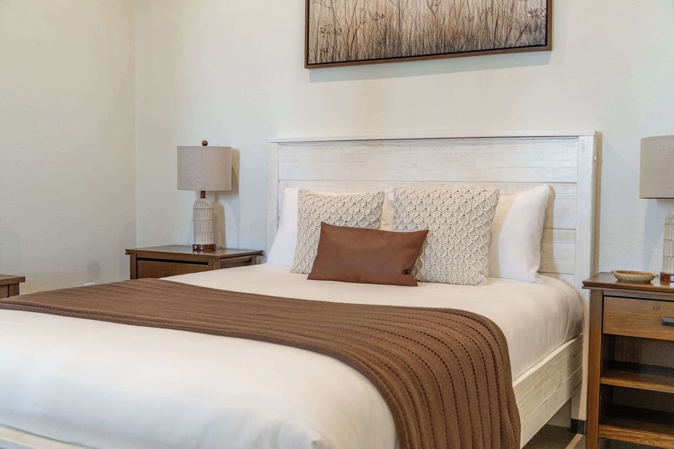  2nd bedroom with queen bed