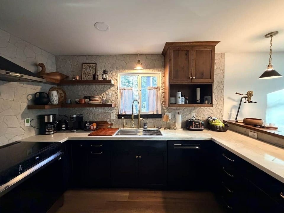 Fully stacked modern kitchen