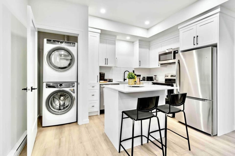 Fully equipped kitchen with all stainless steel top notch GE appliances. Plenty of dishwares, cups, cutlery, glasses, cookwares. 
Rice cooker, microwave, oven, dishwasher, toaster, blender, coffee maker and water kettle also available. 