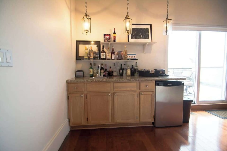 Second-floor wet bar area, convenient for drinks & light snacks.