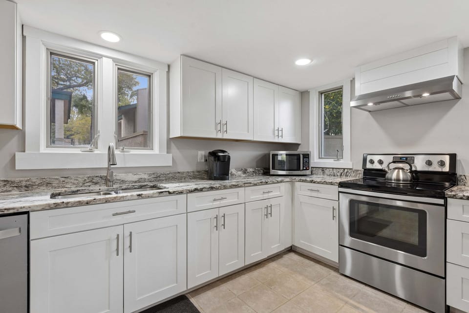 Whether you're enjoying a leisurely breakfast or dinner after a marina stroll, the fully equipped kitchen makes dining easy and enjoyable.