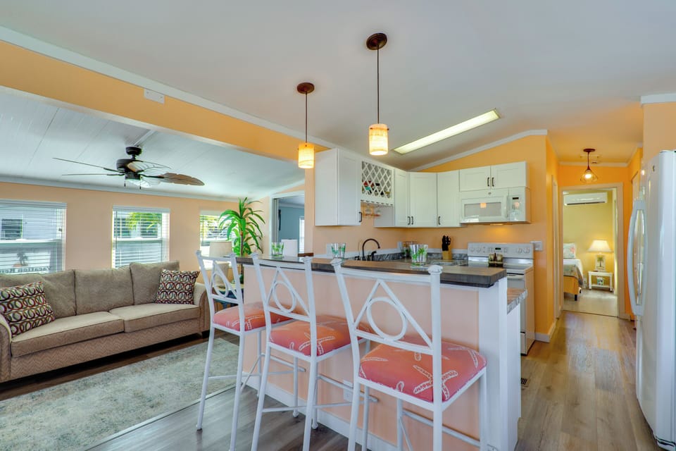 Kitchen | Dual Drip/Keurig Coffee Maker