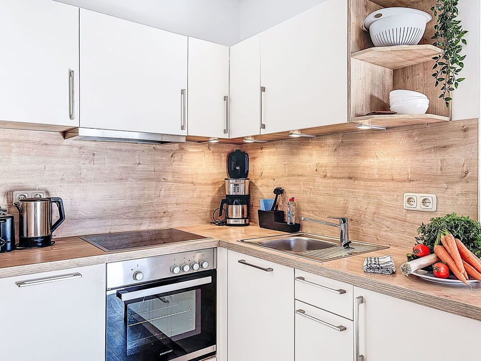 Kitchen Appliance, Kitchen, Countertop, Major Appliance, Home Appliance, Cabinetry, Wood, Furniture, Interior Design, Flooring