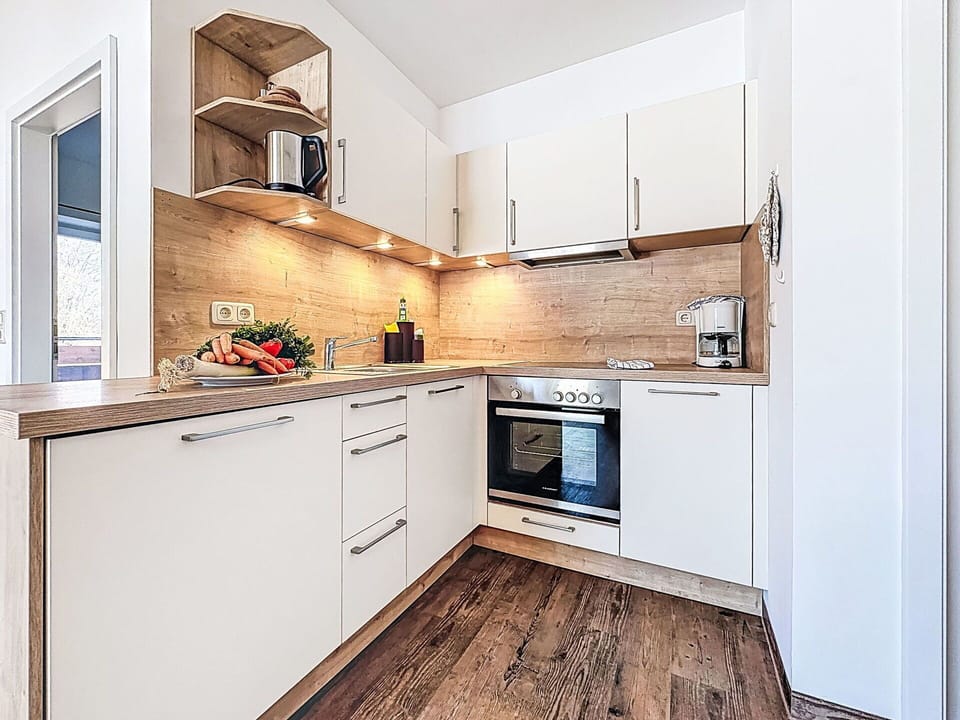 Kitchen Appliance, Countertop, Kitchen, Major Appliance, Flooring, Cabinetry, Interior Design, Wood, Furniture, Floor