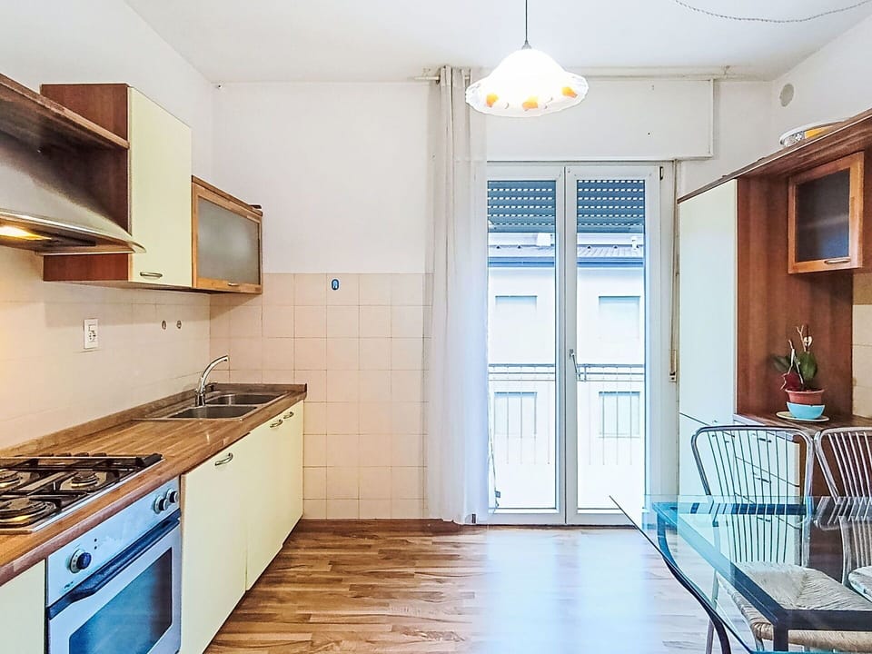 Wood, Flooring, Interior Design, Apartment, Floor, Major Appliance, Room, Home, Kitchen Appliance, Wood Flooring