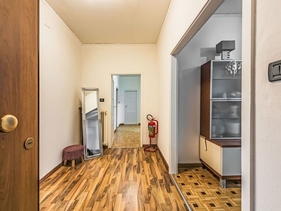 Flooring, Floor, Wall, Wood, Interior Design, Ceiling, Wood Flooring, Brown, Apartment, Room