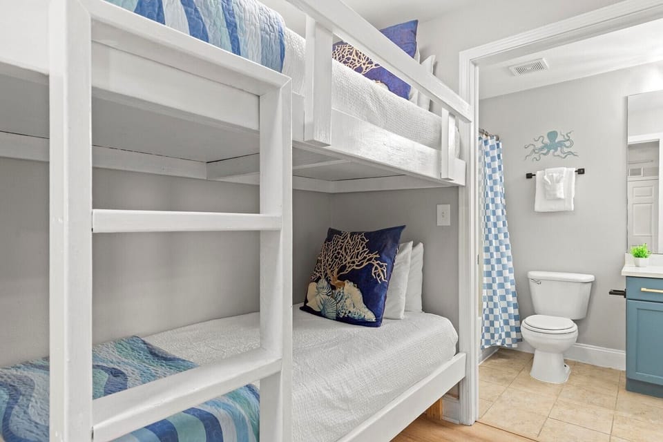Bunk Alcove