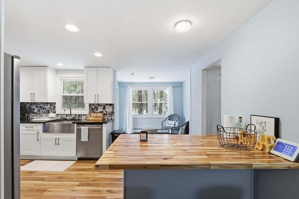 Indoors, Kitchen, Hardwood, Lamp, Floor