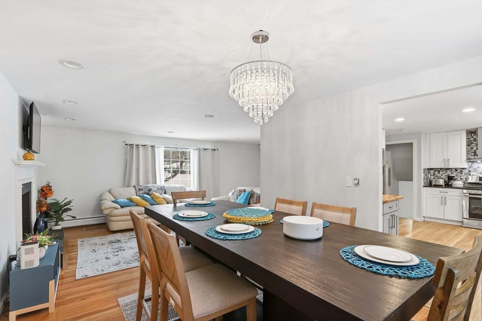 Architecture, Building, Dining Room, Dining Table, Furniture