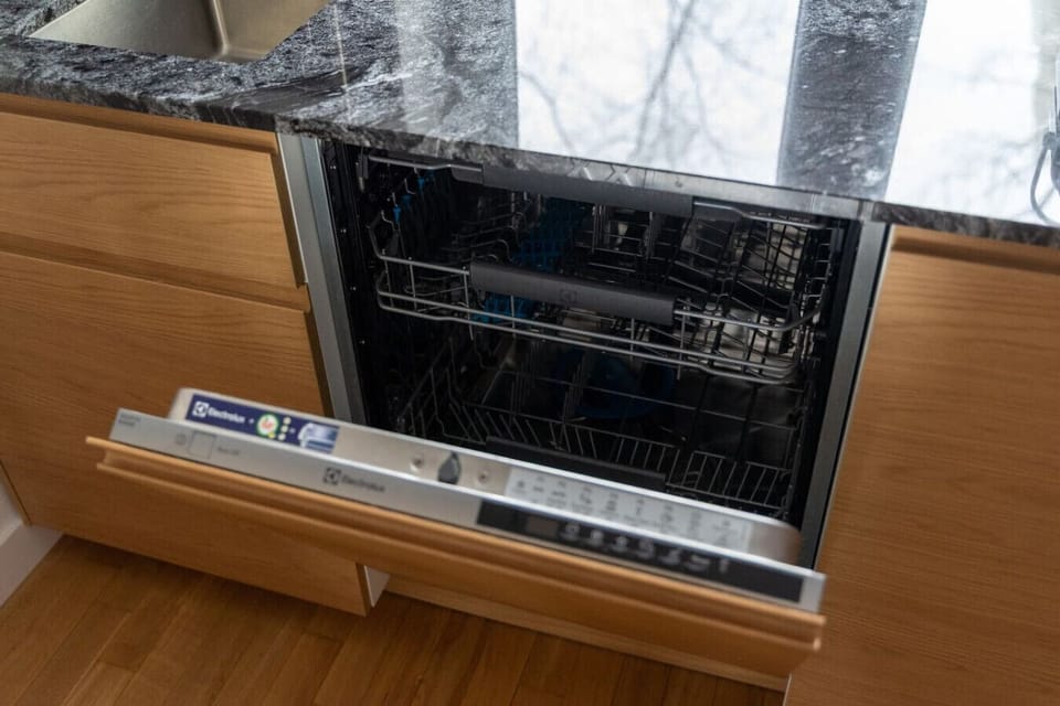 Fully Equipped Kitchen – Built-In Dishwasher for a Hassle-Free Stay | Book Now with RENTUJEMY.COM