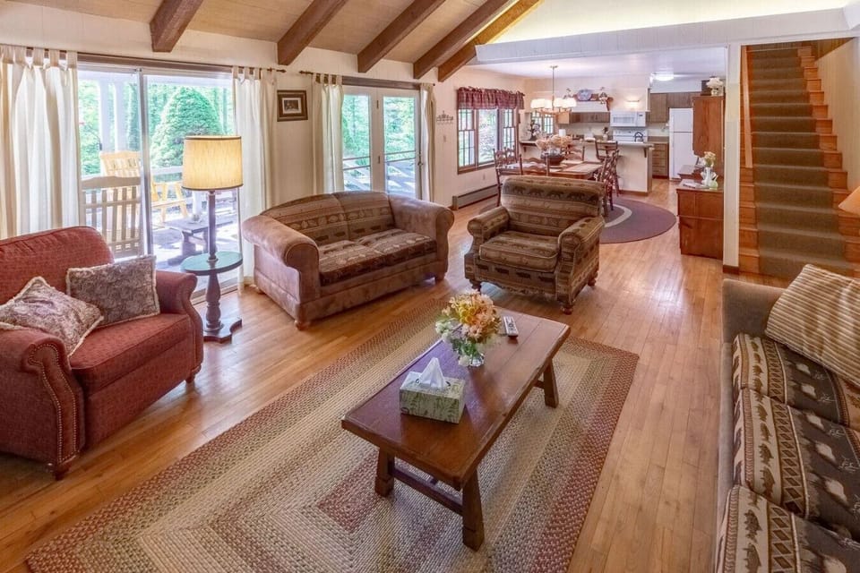 Living space with Queen sofa