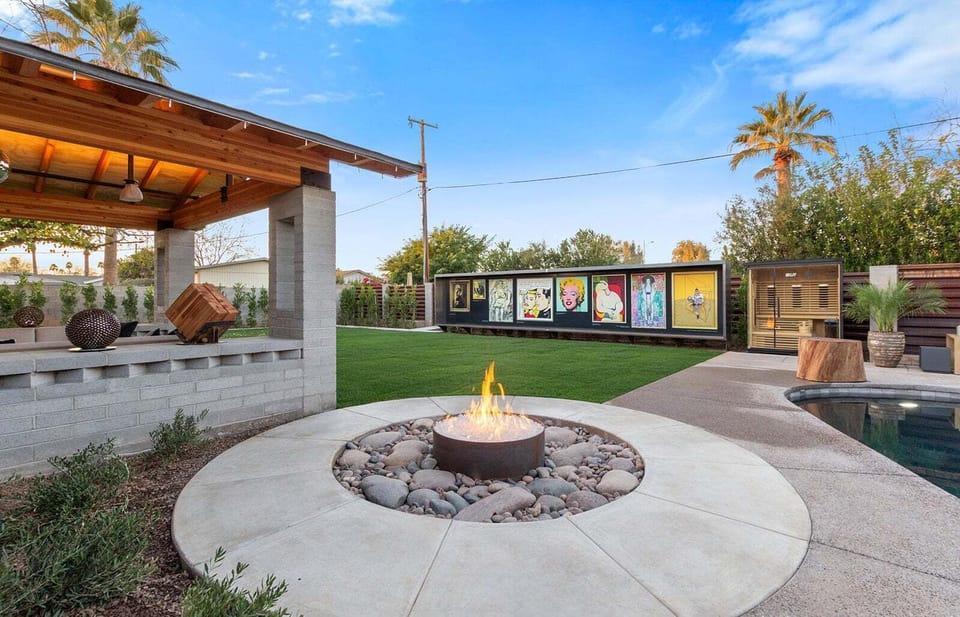 Where art meets atmosphere. Gather around the modern fire pit, unwind on the manicured lawn, and admire the bold gallery wall that gives this Scottsdale retreat its name. Evenings here are made for conversation, cocktails, and a little desert magic.