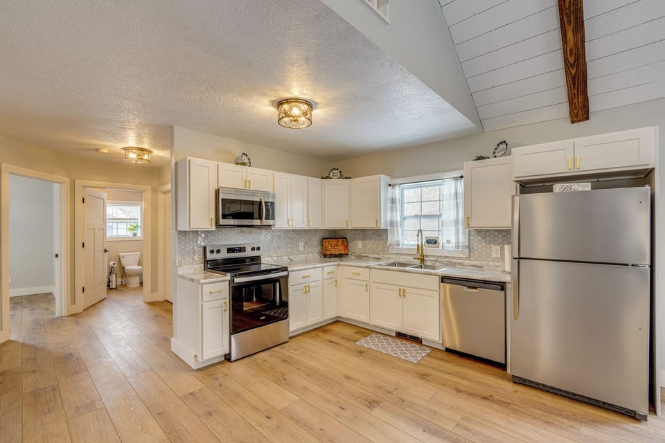 Kitchen | Main Level