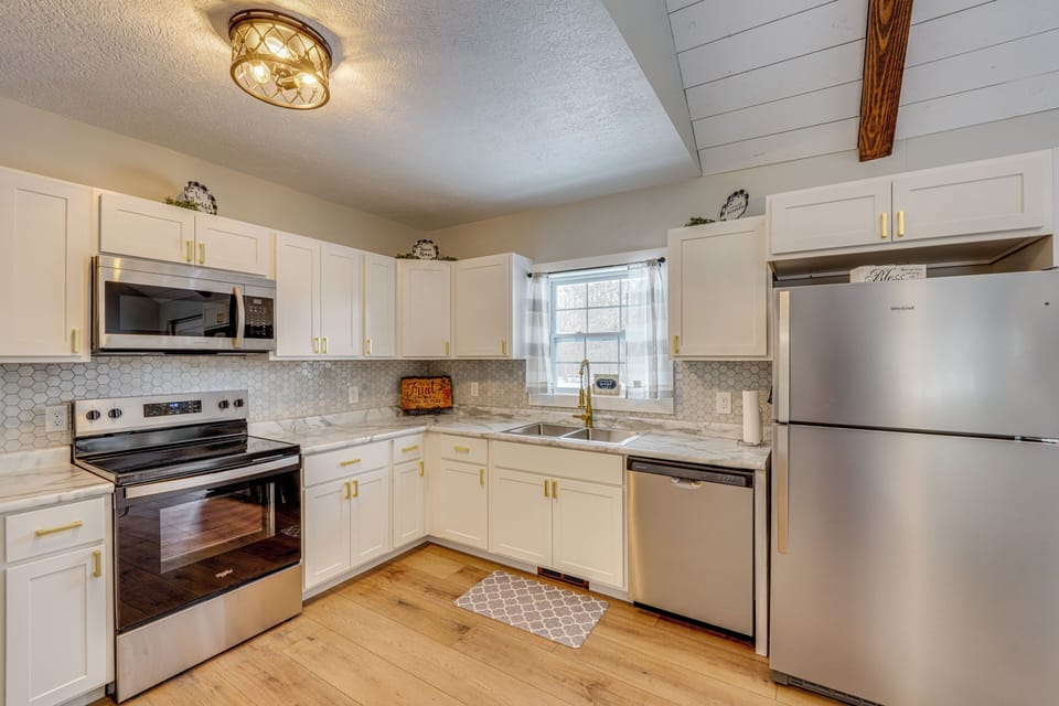 Kitchen | Main Level