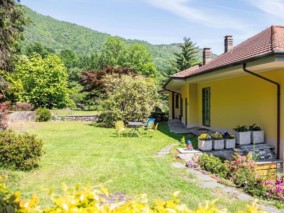 Shrub, Rural Area, Groundcover, Garden, Cottage, Lawn, Landscaping, Yard, Farmhouse, Valley