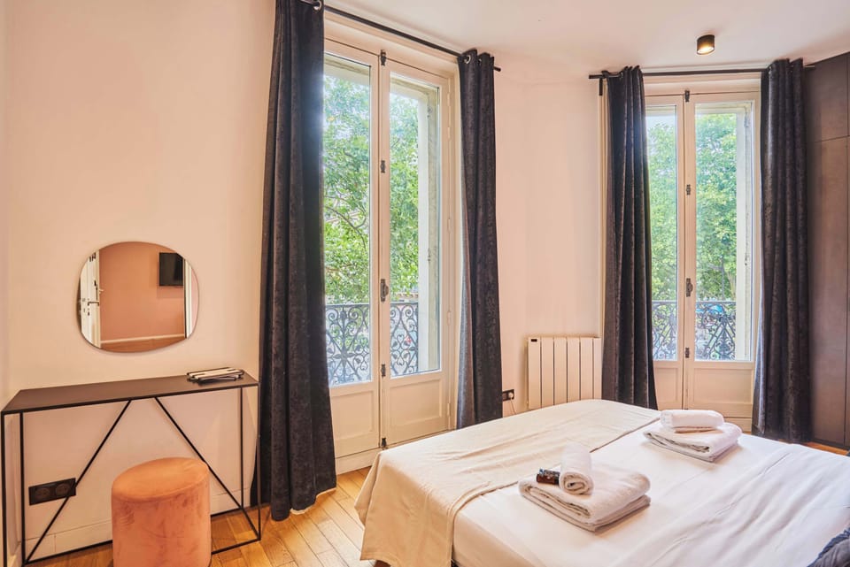 Chambre avec lit queen size