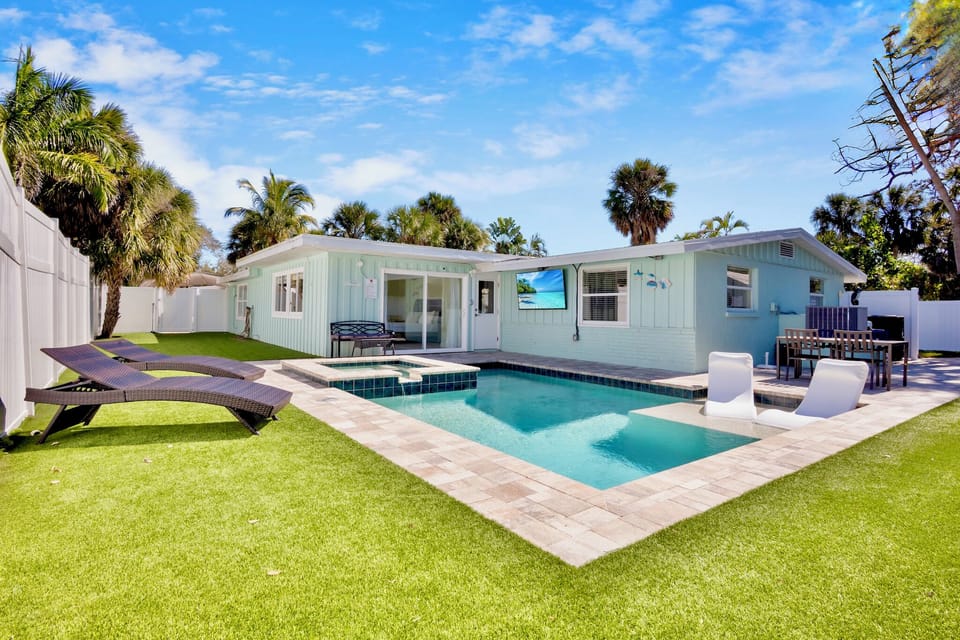 Perfect Florida retreat with pool, spa, and lush palms