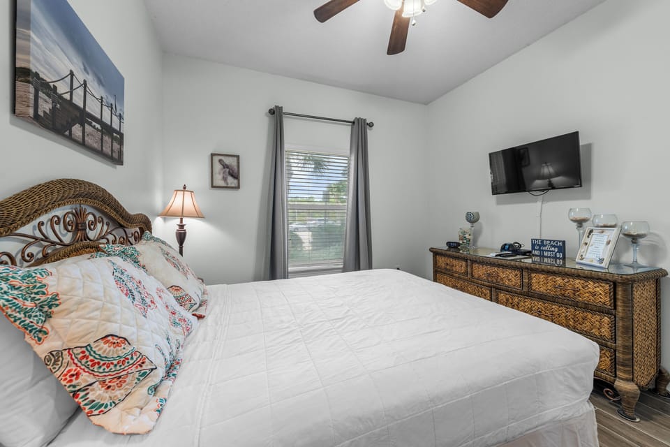 Queen guest bedroom