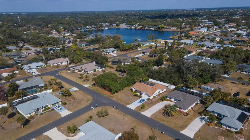 Close to Port Charlotte beach and ramp