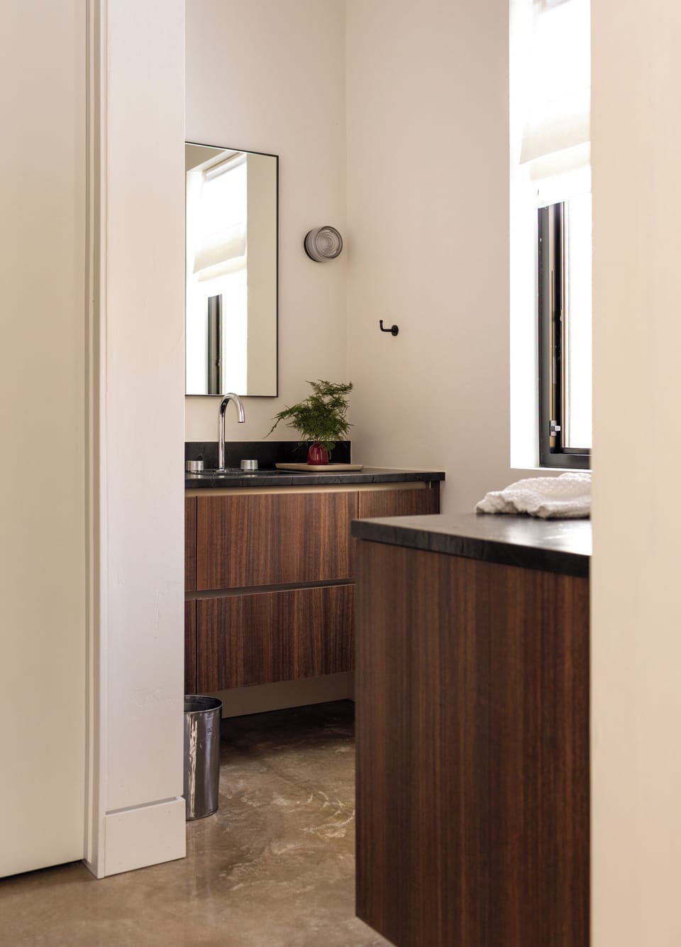 Spa-inspired master en suite bath with elevated finishes and refined simplicity.