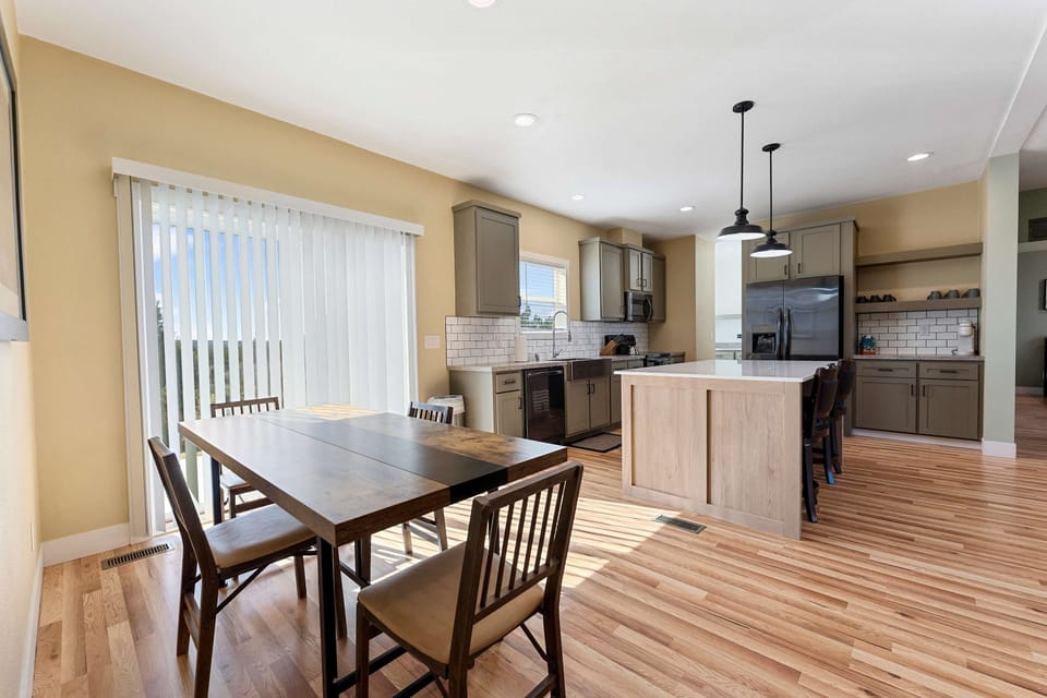 Modern kitchen with stainless appliances and ample counter space — cook comfortably after a day hiking, riding, or visiting Lake Powell or the Grand Canyon