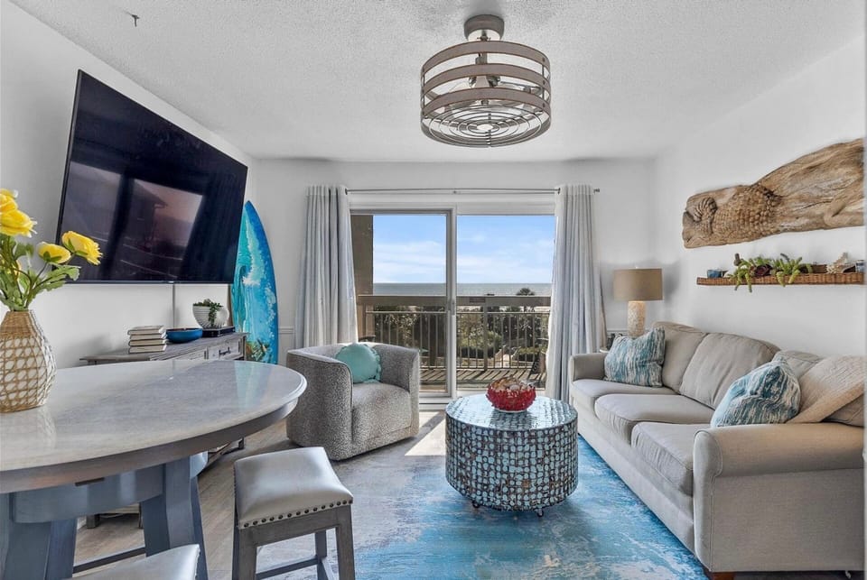 LIVING ROOM WITH OCEAN VIEW, Breakers 324 Hilton Head
