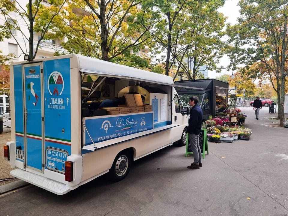Place du marché à 2 minutes à pied de l`appartement.