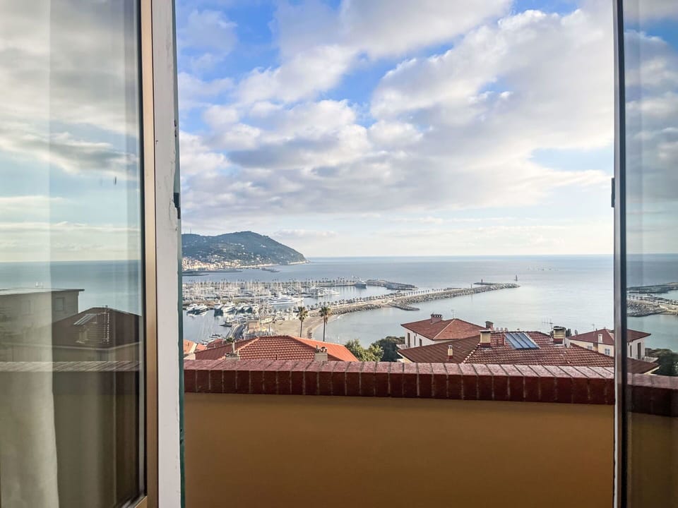 Sea, Coastal And Oceanic Landforms, Ocean, Coast, Balcony, Bay